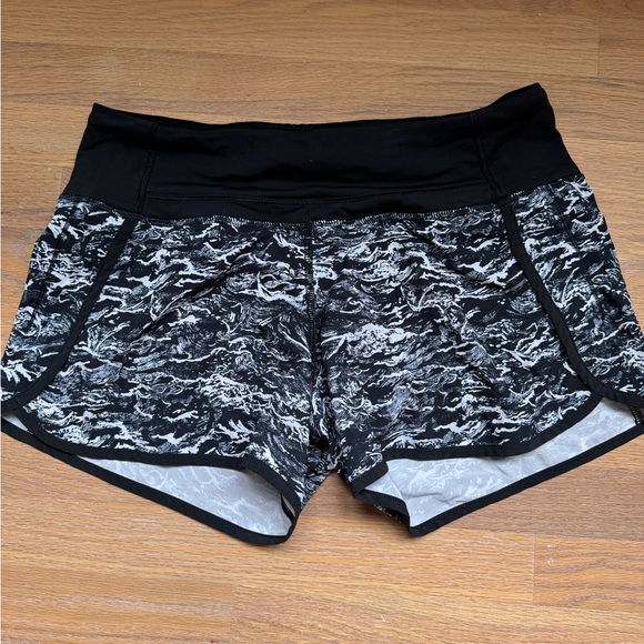 Lululemon Women's “4 Run Times” Short - Picture 1 of 2